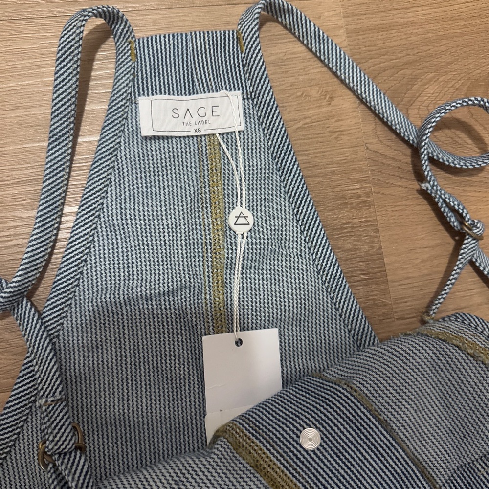 Jumpsuit - Picture 4 of 6
